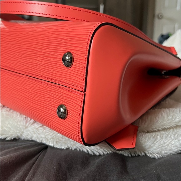 Louis Vuitton Cluny MM - NWT!! - Picture 3 of 11